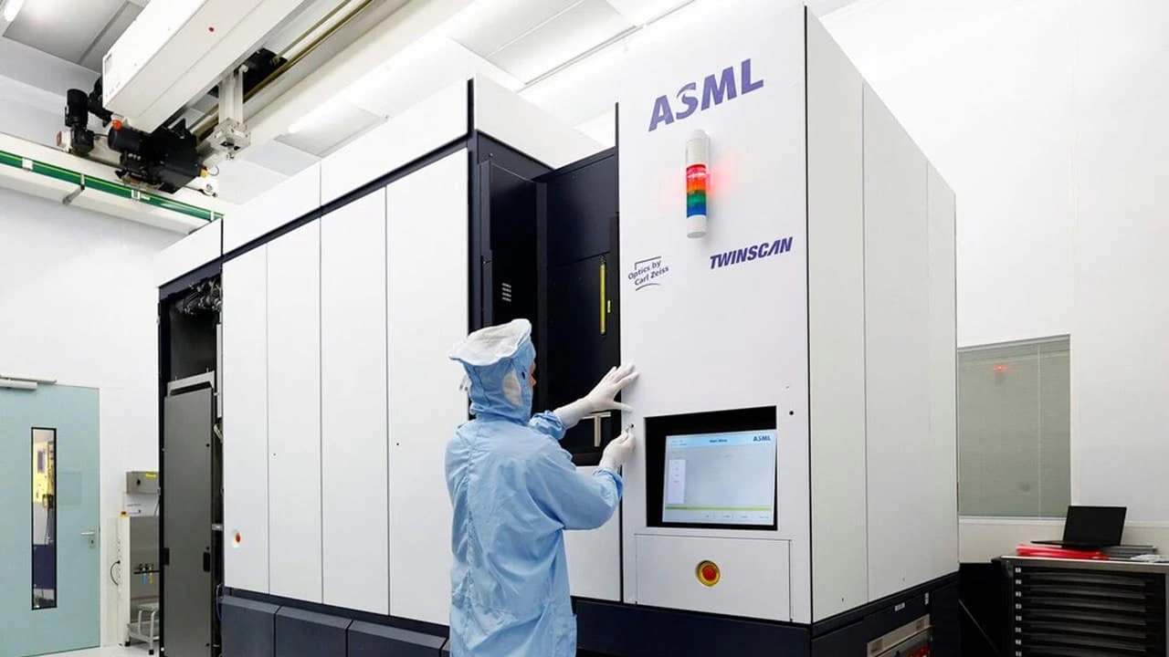 Акции ASML выросли на торгах 28 ноября до максимума за две недели / Фото: Reuters/Piroschka van de Wouw