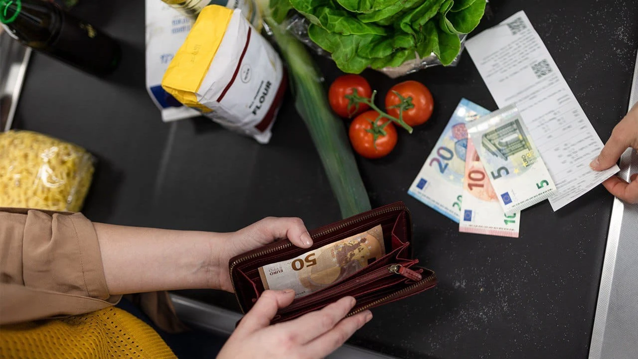 Инфляция в еврозоне ускорилась в ноябре до 2,3%, превысив целевое значение ЕЦБ / Фото: Shutterstock