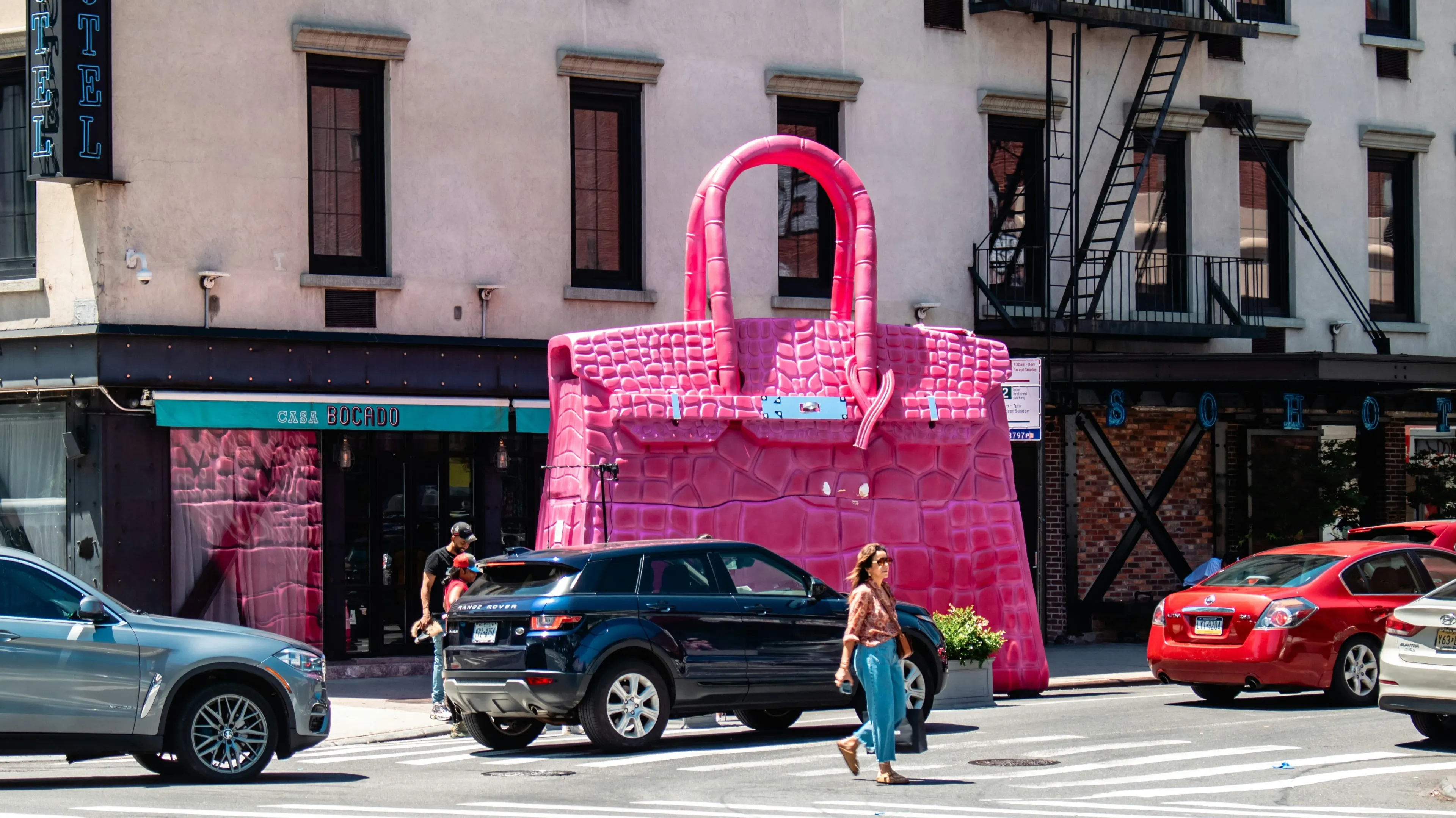 Hermes известен своими эксклюзивными сумками Birkin / Фото: Unsplash/Zoshua Colah