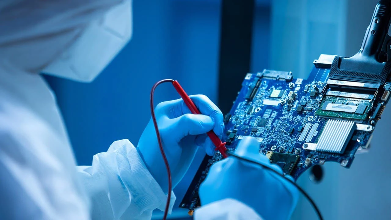 США объявили о новых ограничениях на экспорт чипов в Китай / Фото: Shutterstock