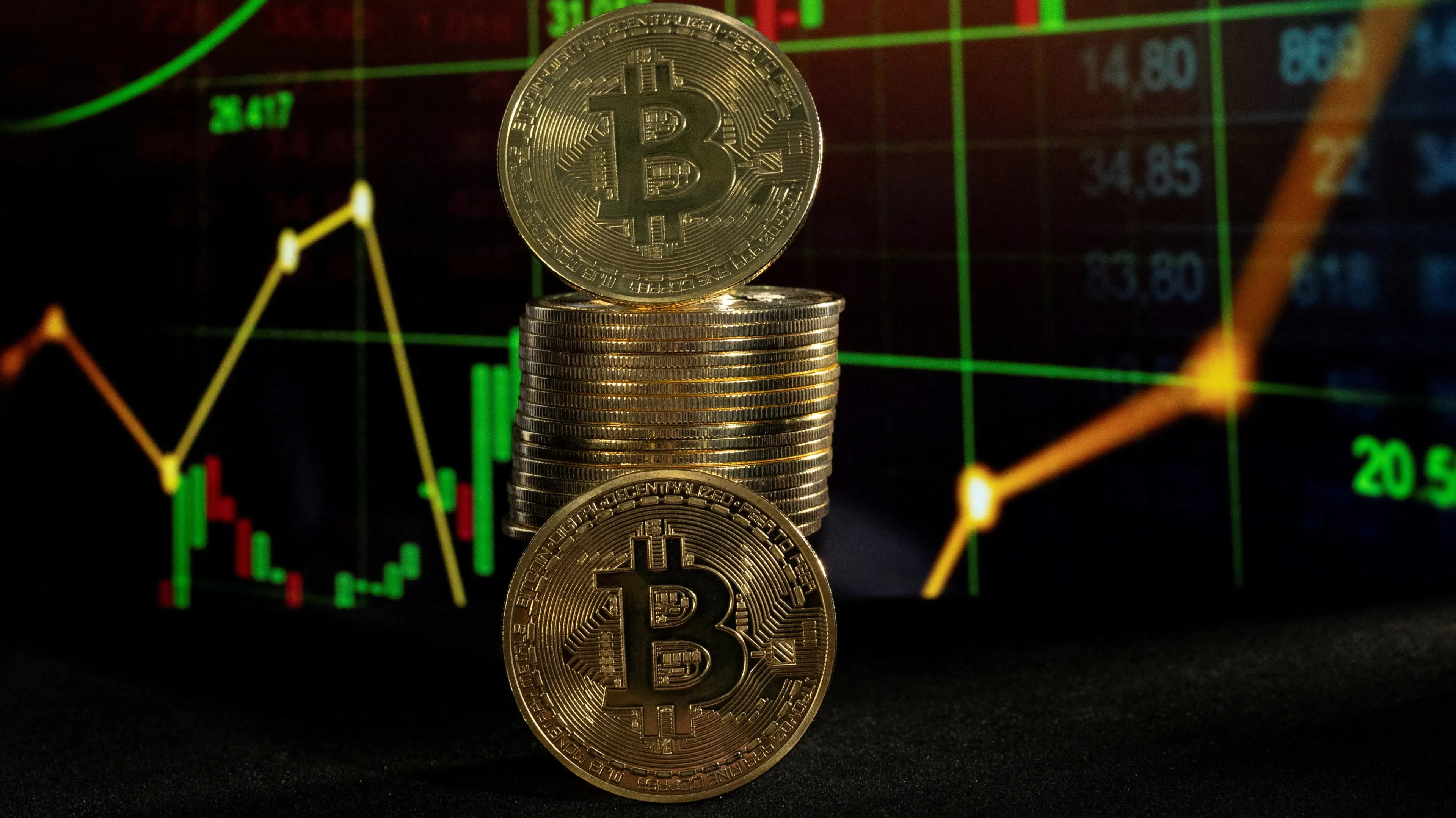 Акции компаний, добывающих биткоин, за ноябрь выросли в среднем на 52%, подсчитал JPMorgan / Фото: Reuters/Remo Casilli