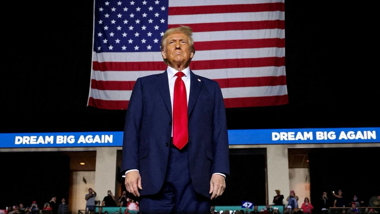 Дональд Трамп предложил на должность главы SEC ее бывшего комиссара и сторонника криптовалют Пола Аткинса / Фото: Reuters /Brendan McDermid