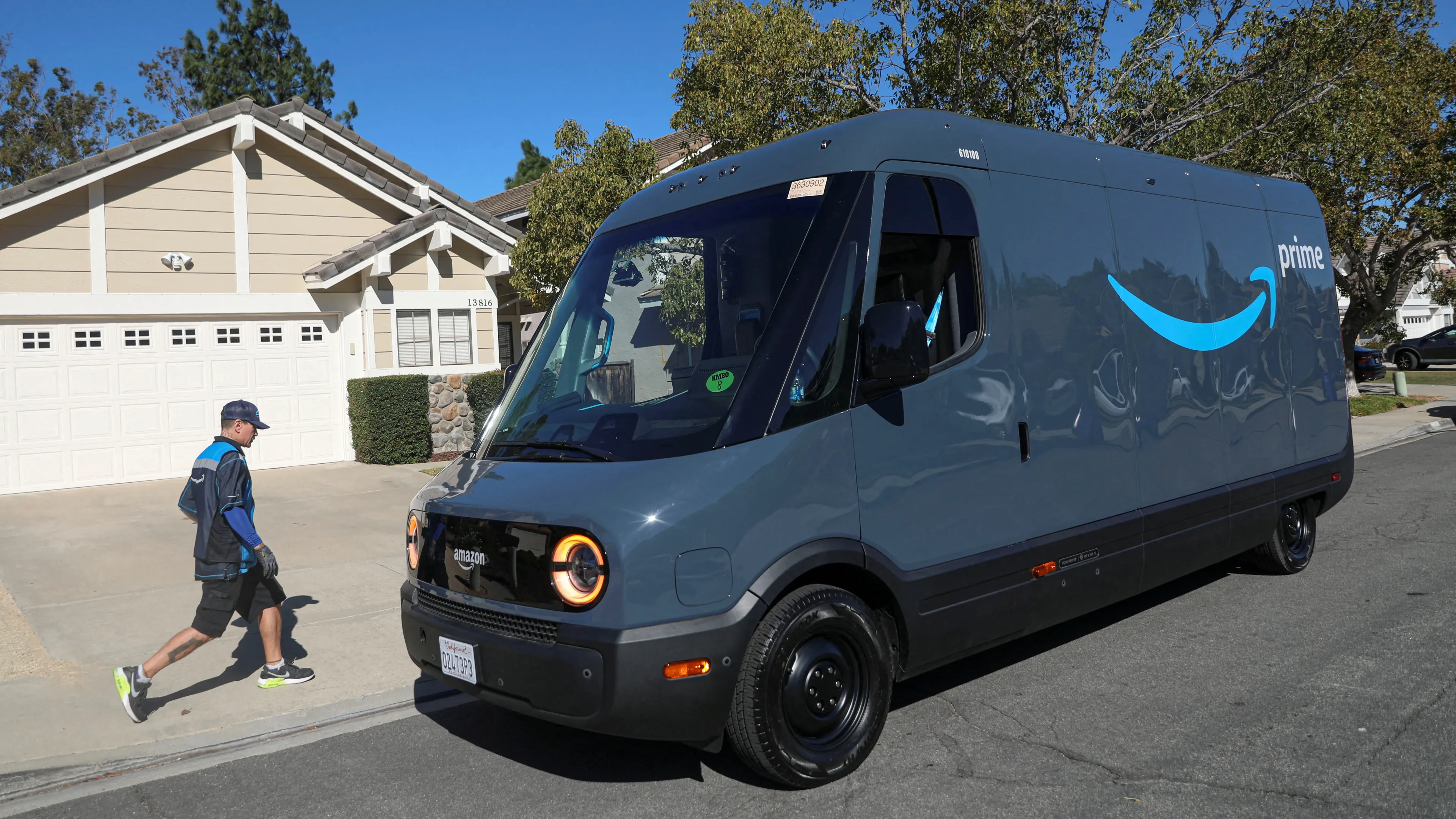 Rivian может получить значительную долю рынка электромобилей в следующие 10 лет, считает Benchmark / Фото: Reutersw/Sandy Huffaker