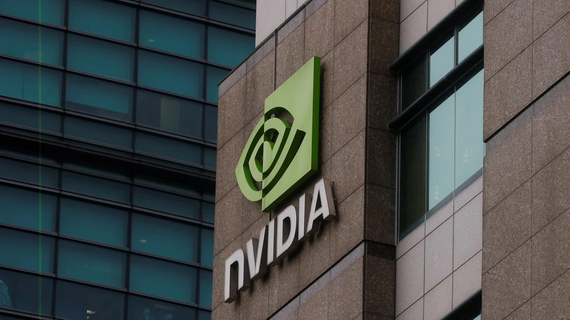 Китайский антимонопольный регулятор начал расследование в отношении американской компании Nvidia. Чем это ей грозит? Фото: REUTERS/Ann Wang