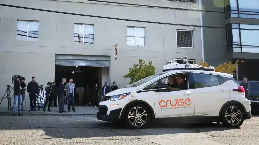 General Motors отказалась от создания беспилотных такси Cruise в пользу развития системы автономного вождения Super Cruise / Фото: Reuters/Elijah Nouvelage