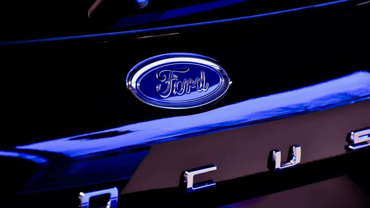 Jefferies понизил рейтнг акций Ford и теперь рекомендует продавать их/ Фото: Unsplash/ Robin Mathlener