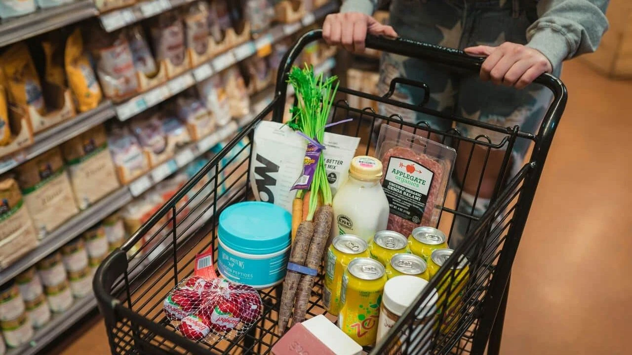 Jefferies считает, что акции Walmart вырастут еще на 17% благодаря популярности сети среди состоятельных клиентов / Фото: Unsplash/ Karsten Winegeart