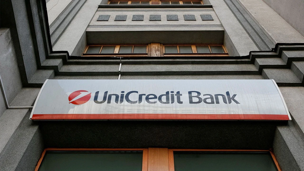 Итальянский UniCredit нарастил долю в немецком Commerzbank до 28% / Фото: REUTERS/Stefano Rellandini