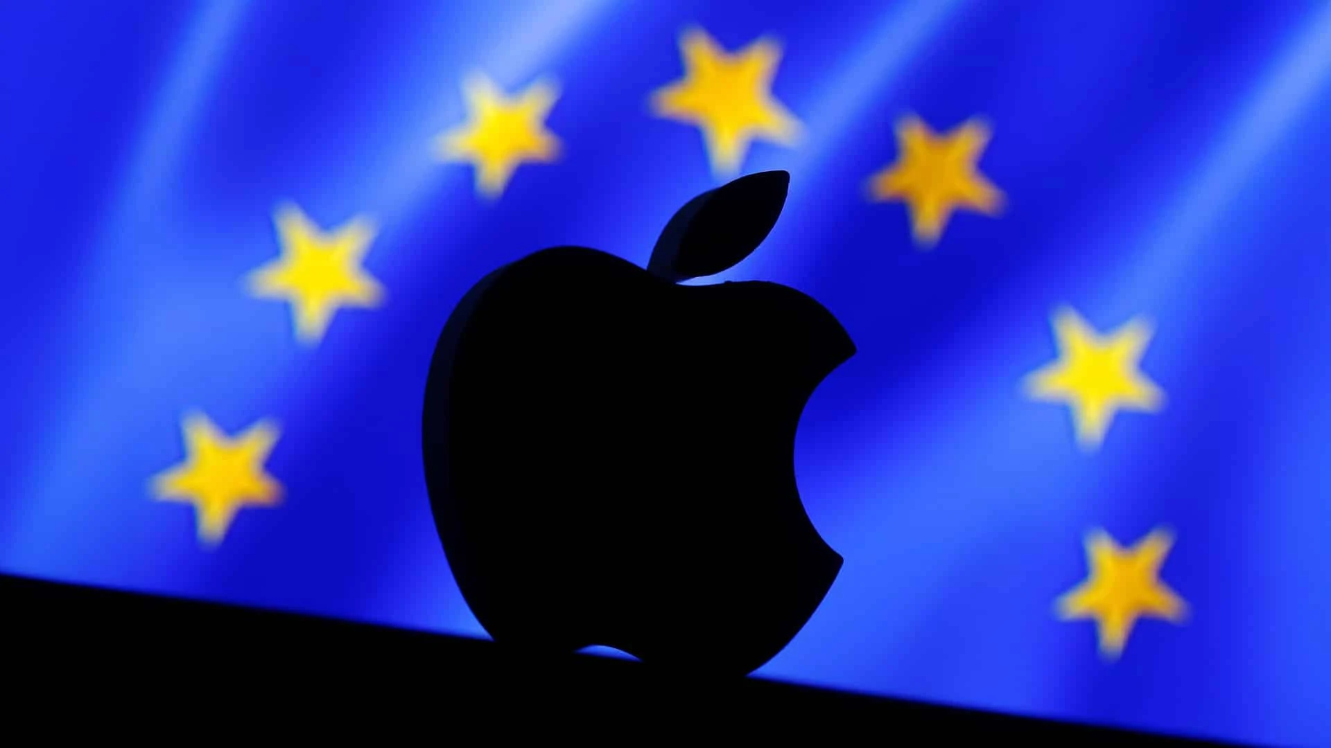 ЕС усилил давление на Apple и требует предоставить конкурентам доступ к функциям iOS / Фото: Reuters/Dado Ruvic
