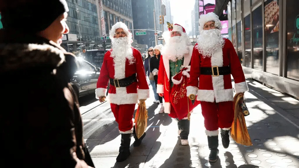 Stocks usually rise before Christmas and into the early trading days of January. / Photo: Reuters/Heather Khalifa