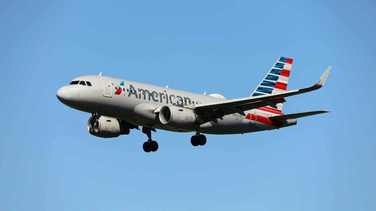 American Airlines столкнулась с техническим сбоем в один из самых загруженных периодов в году / Фото: Unsplash/ Forsaken Films