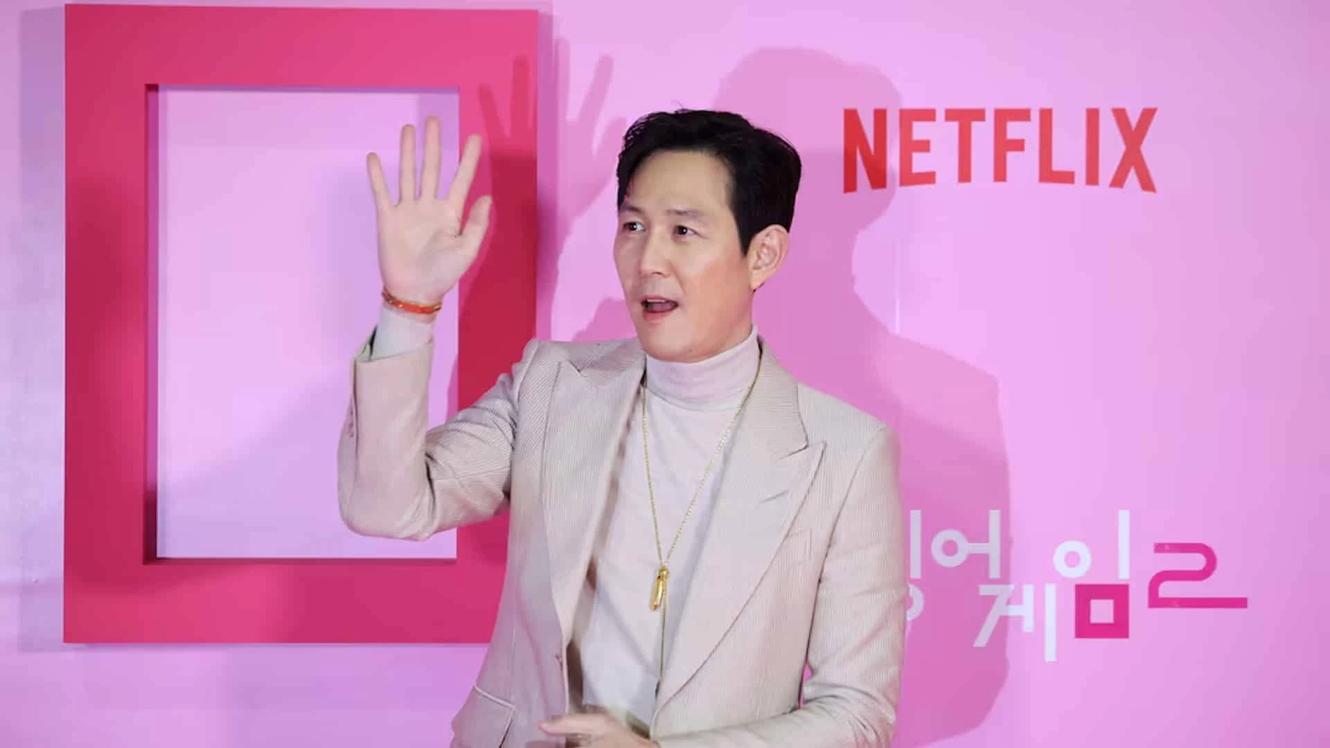 Акции кинопрокатной компании Artist United главной звезды сериала Игра в кальмара обвалились после старта второго сезона / Фото: Reuters/Kim Hong-Ji