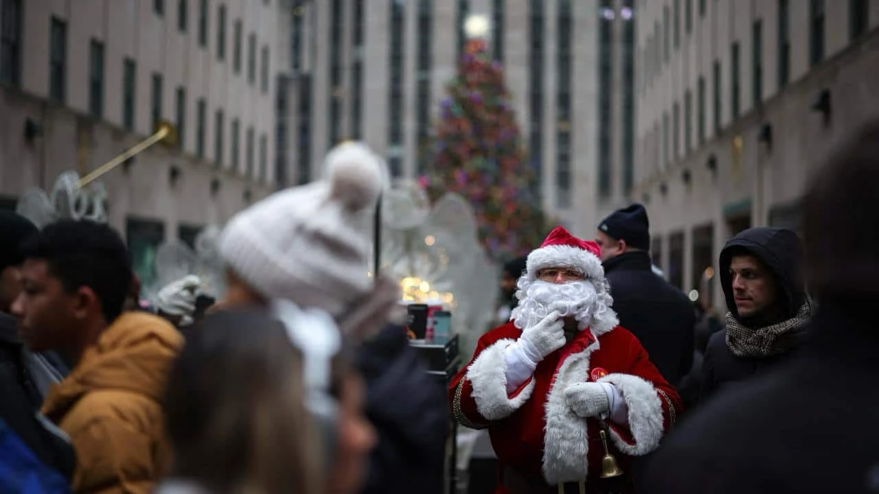 Ралли Санта-Клауса может не состояться в этом году из-за падения главных индексов США / Фото: Reuters/Marko Djurica