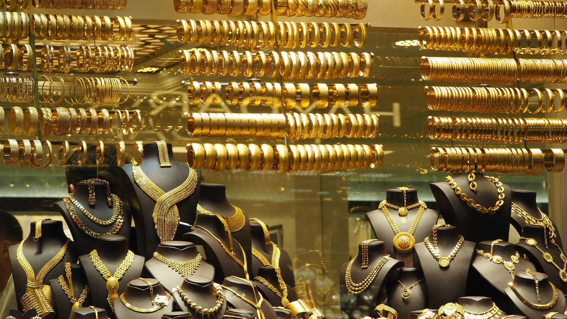 В январе золото торгуется ниже $2 640 за тройскую унцию после рекордного роста в 2024 году / Фото: Shutterstock