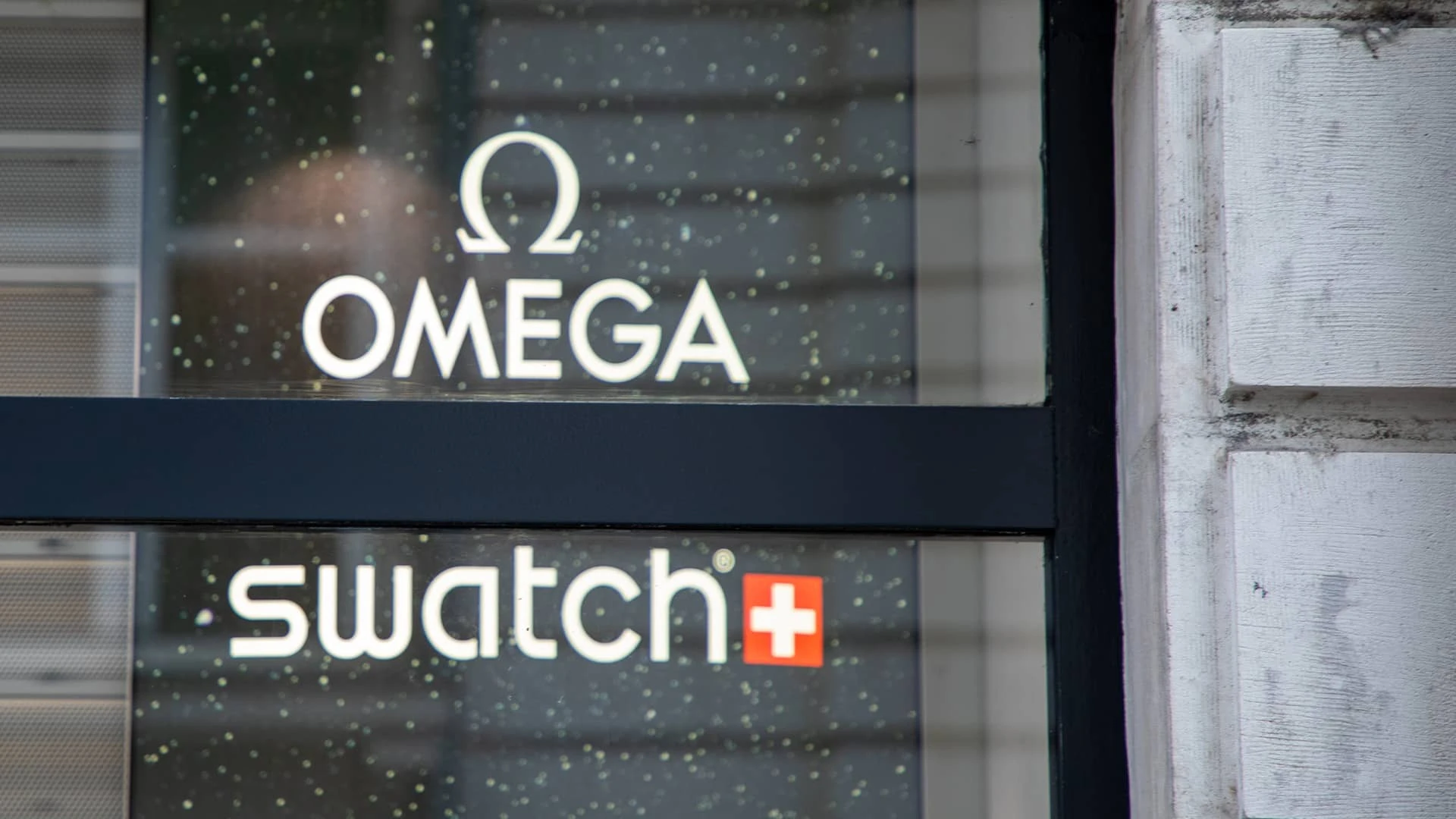 Принадлежащий Swatch бренд Omega в 2023 году вошел в топ-3  швейцарских часовых брендов по версии Morgan Stanley / Фото: Shutterstock