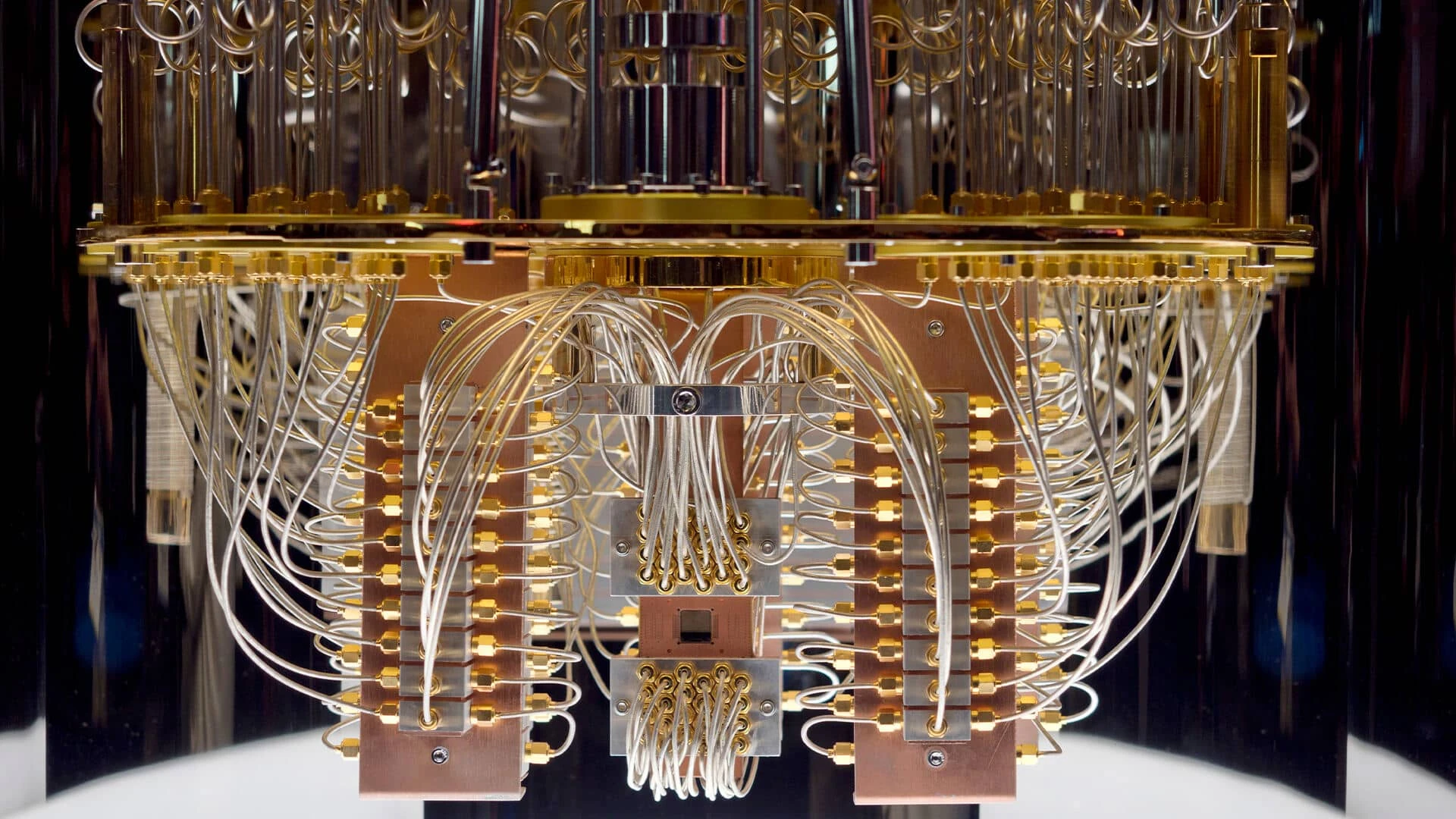 IBM представила квантовый компьютер Q System One на выставке потребительской электроники CES еще в 2020 году / Фото: Shutterstock