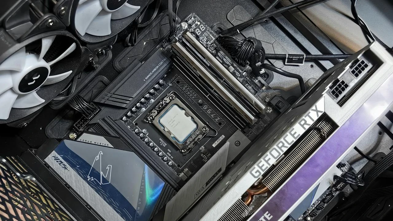 Успех китайского ИИ-стартапа DeepSeek не означает «гибель» знакомого рынка ИИ-инфраструктуры, считают аналитики / Фото: Unsplash/Andrey Matveev