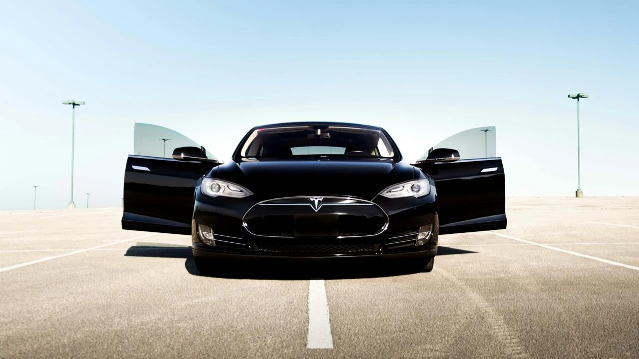 Tesla планирует выпустить автомобили без людей в салоне на улицы Остина (Техас) в июне 2025 года / Фото: Unsplash/Cali Naughton