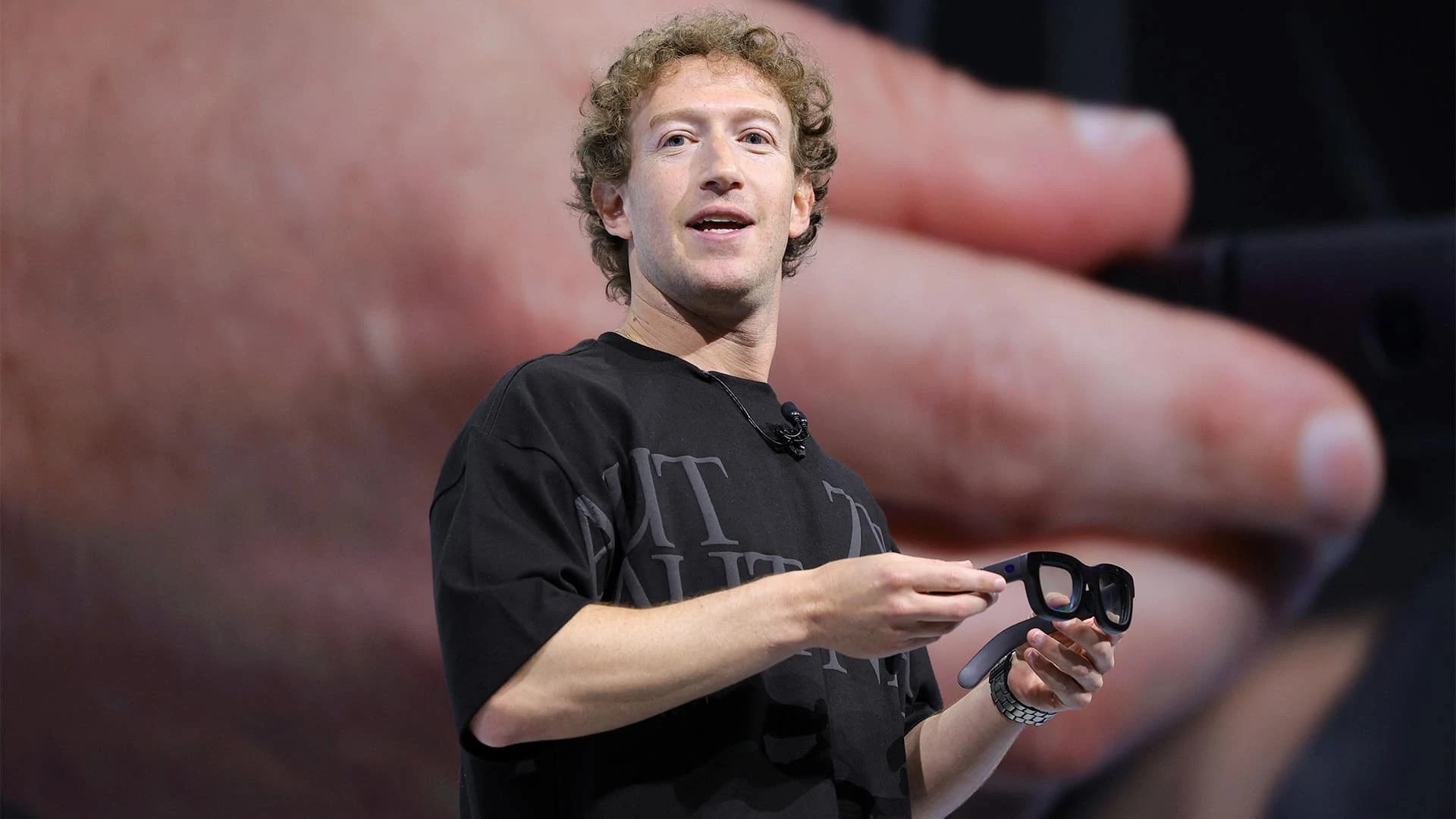 Цукерберг ожидает, что количество пользователей Meta AI в 2025 году перевалит за 1 млрд человек / Фото: REUTERS/Manuel Orbegozo