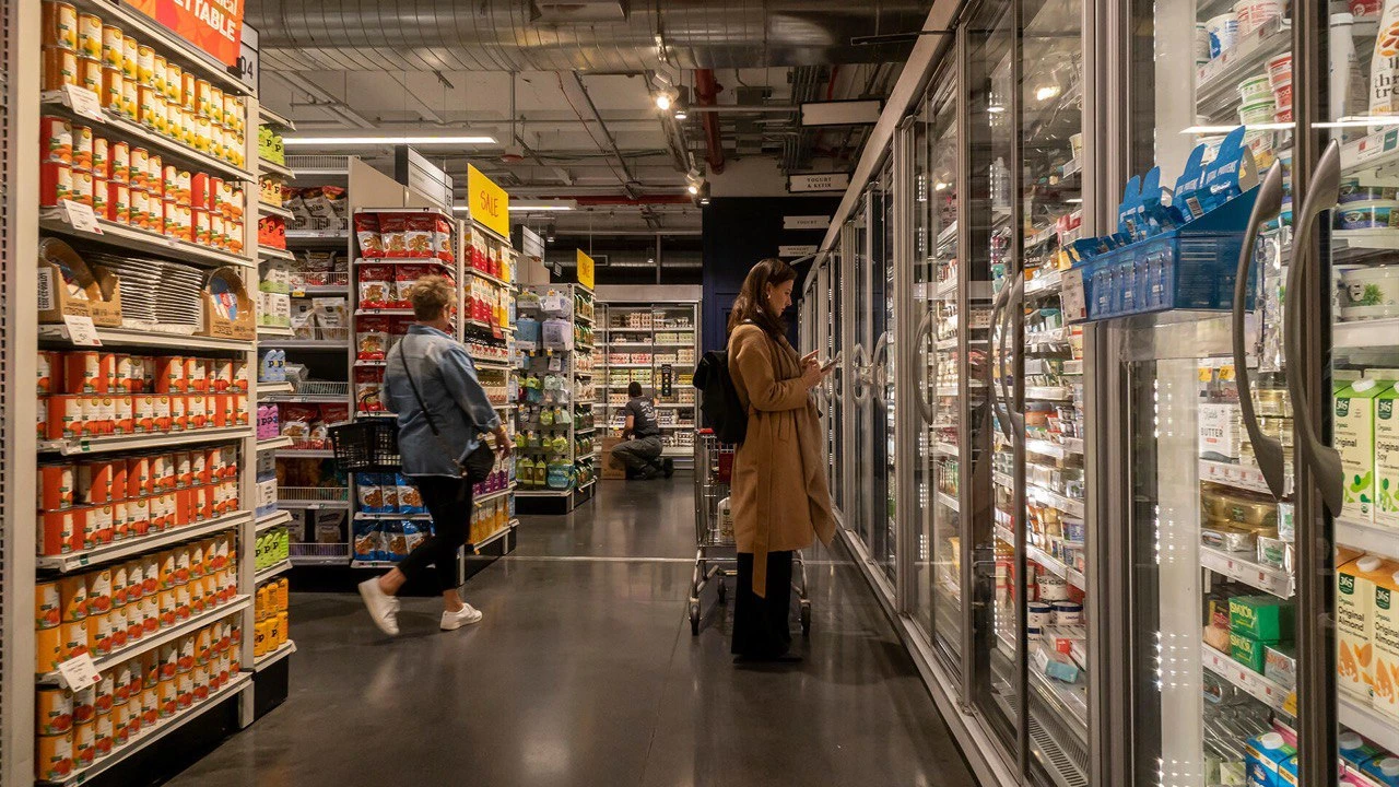 Личные доходы американцев выросли на 0,4% в декабре, как и прогнозировали экономисты, в то время как расходы взлетели на 0,7% / Фото: Shutterstock