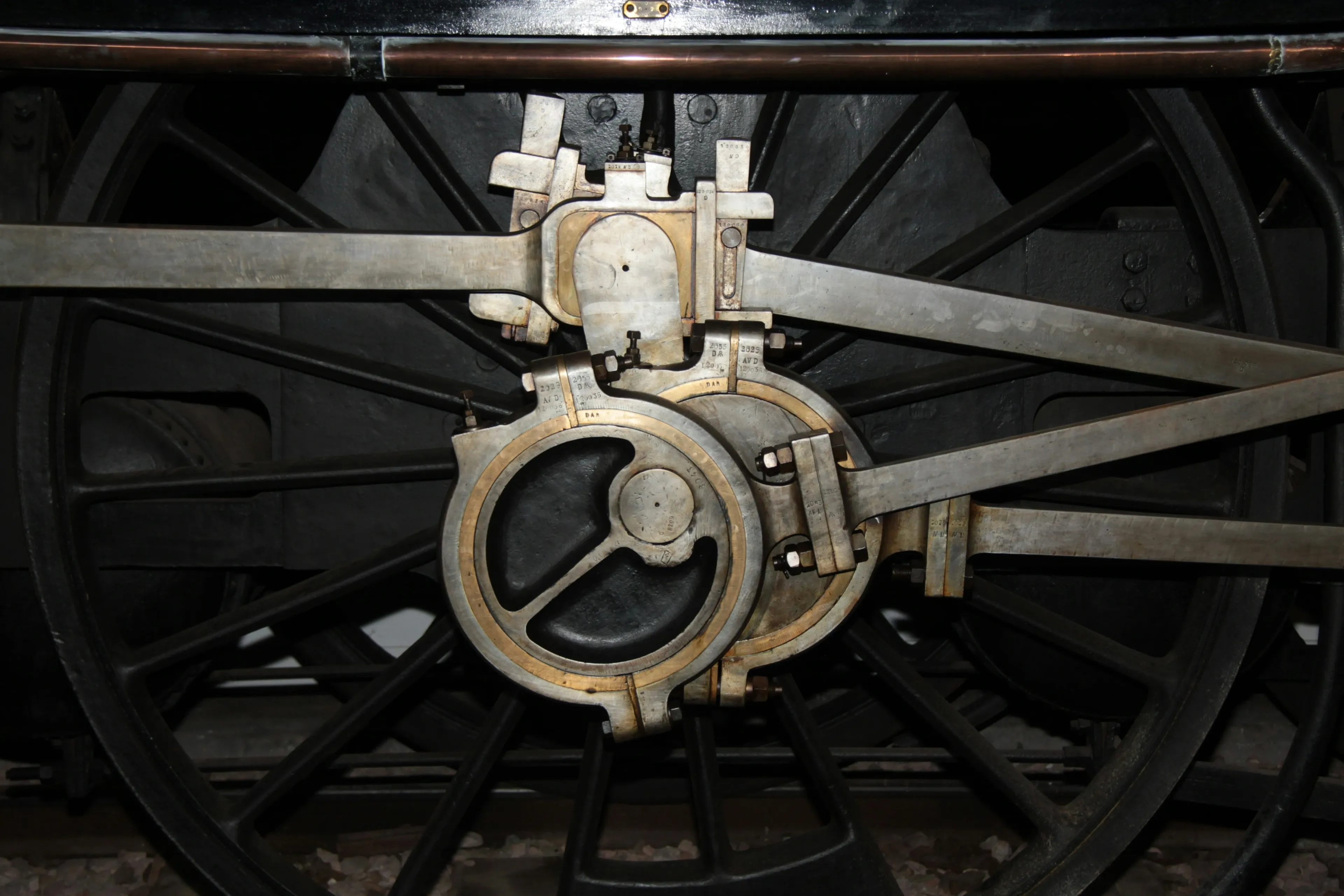 От новых торговых пошлин выигрывают компании, не зависящие от импорта компонентов для производства / Фото: Unsplash / Georg Eiermann