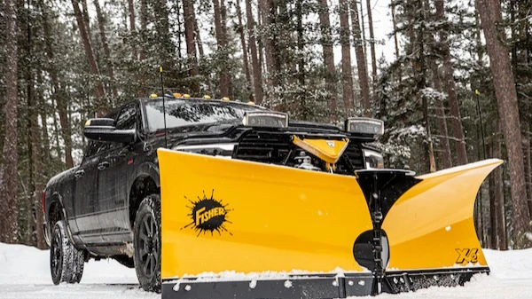 Теплые зимы подкосили производителя оборудования для снегоочистительных машин Douglas, но в 2025 году компания может вернуться к росту, считает InvestorPlace / Фото: douglasdynamics.com