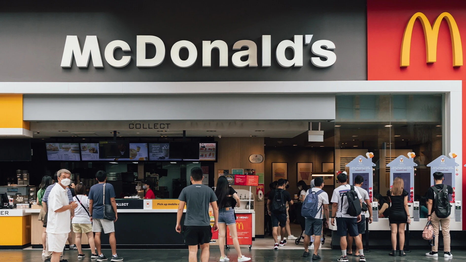 McDonalds сообщил о неожиданно увеличившихся глобальных сопоставимых продажах/ Фото: Shutterstock