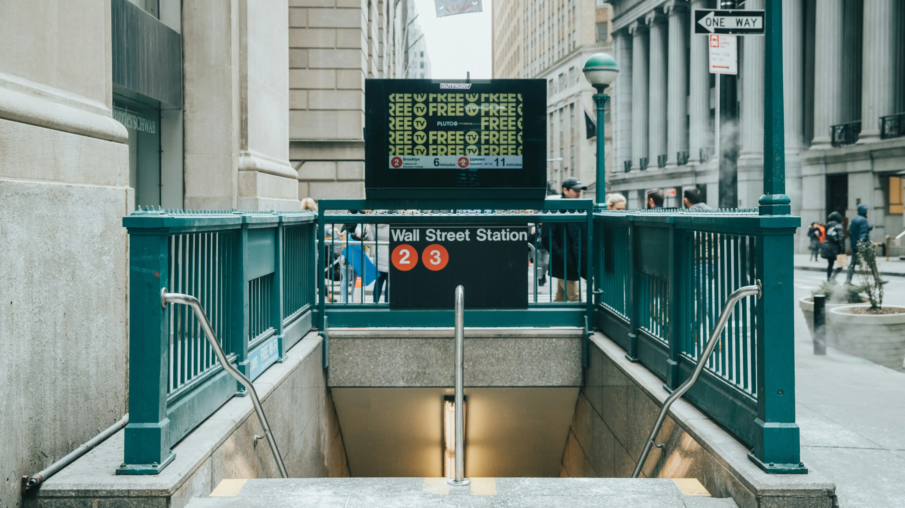 Уолл-стрит в целом спокойно восприняла решение Трампа вернуть в марте заградительные пошлины на сталь и алюминий / Фото: Unsplash/Robb Miller