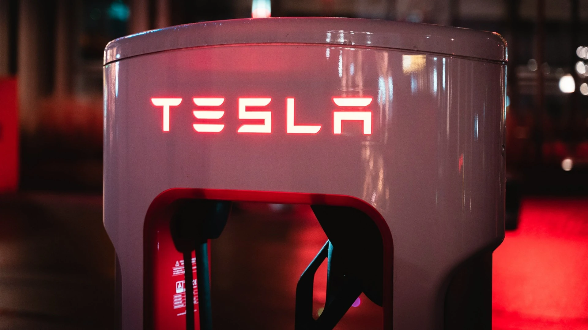 Инвестор-миллиардер с Уолл-стрит Стэнли Дракенмиллер в прошлом квартале сделал ставку на Tesla / Фото: Unsplash/Paul Steuber