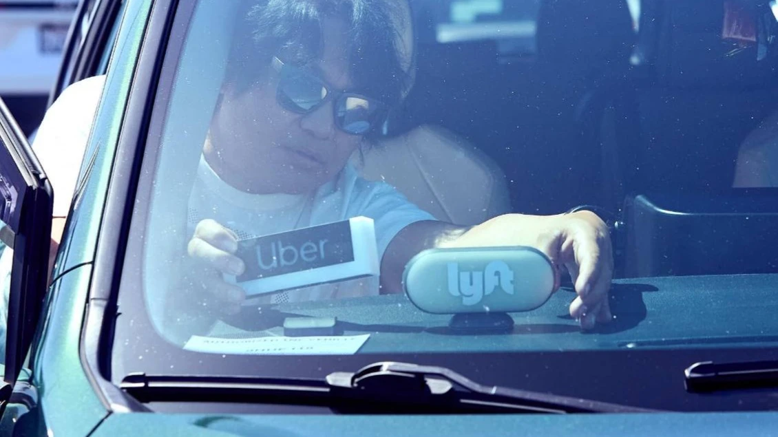 Акции Lyft в 4,5 раза отстают от котировок Uber в 2025 году/ Фото: X/ Lyft