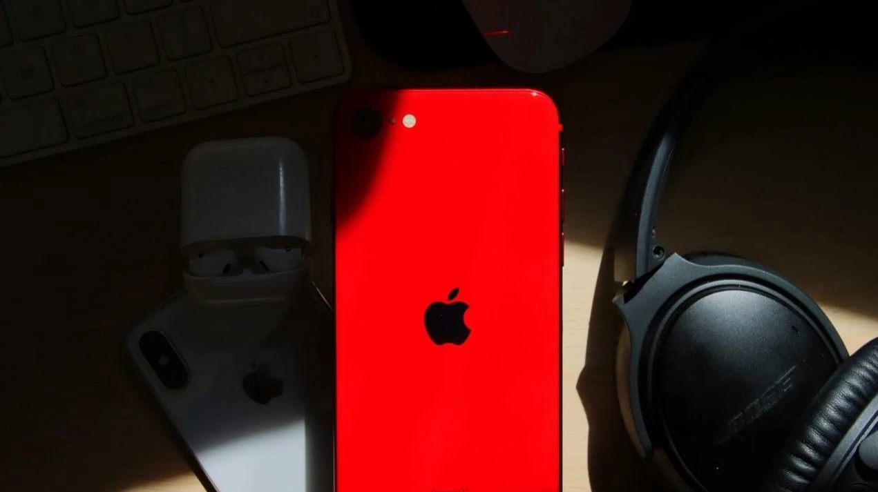 Аналитики считают, что обновленный бюджетный iPhone SE поможет увеличить продажи Apple / Фото: Unsplash/Filipe Alves