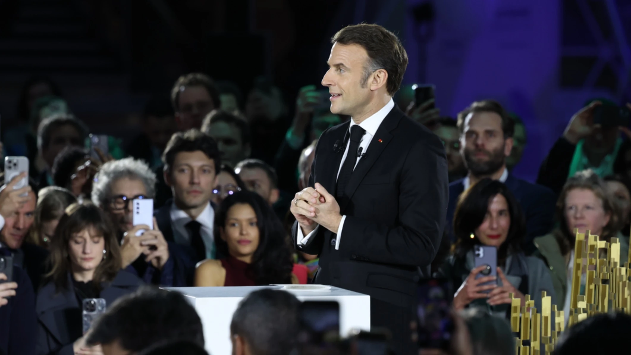 Президент Франции Эммануэль Макрон выступает на саммите по развитию ИИ в Париже. Европейские лидеры должны разрабатывать нормы регулирования, которые не отталкивают талантливых исследователей ИИ. Фото: elysee.fr