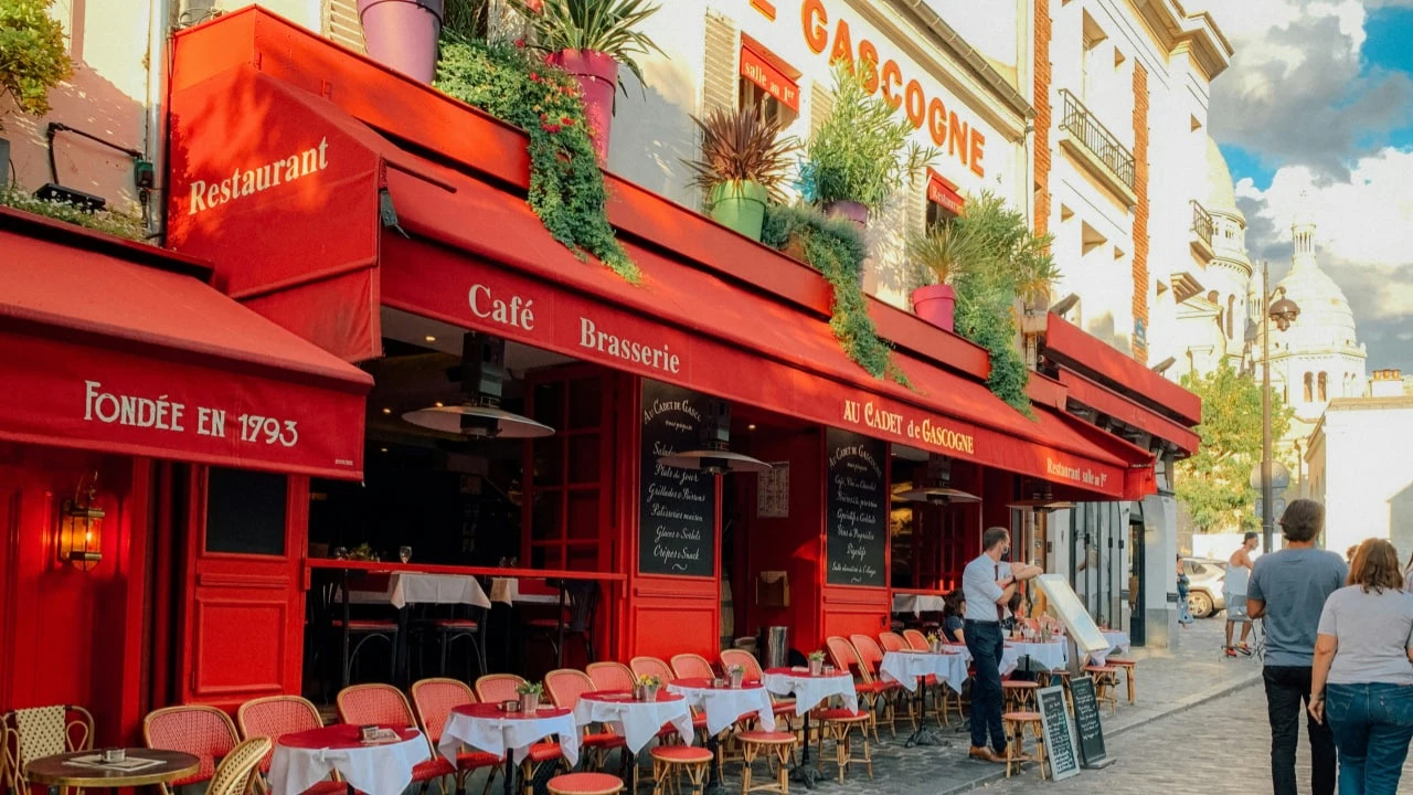 Французская кухня — одна из самых изысканных и сложных, и вина к ней должны быть подобраны правильно. Фото: Alex Harmuth/unsplash