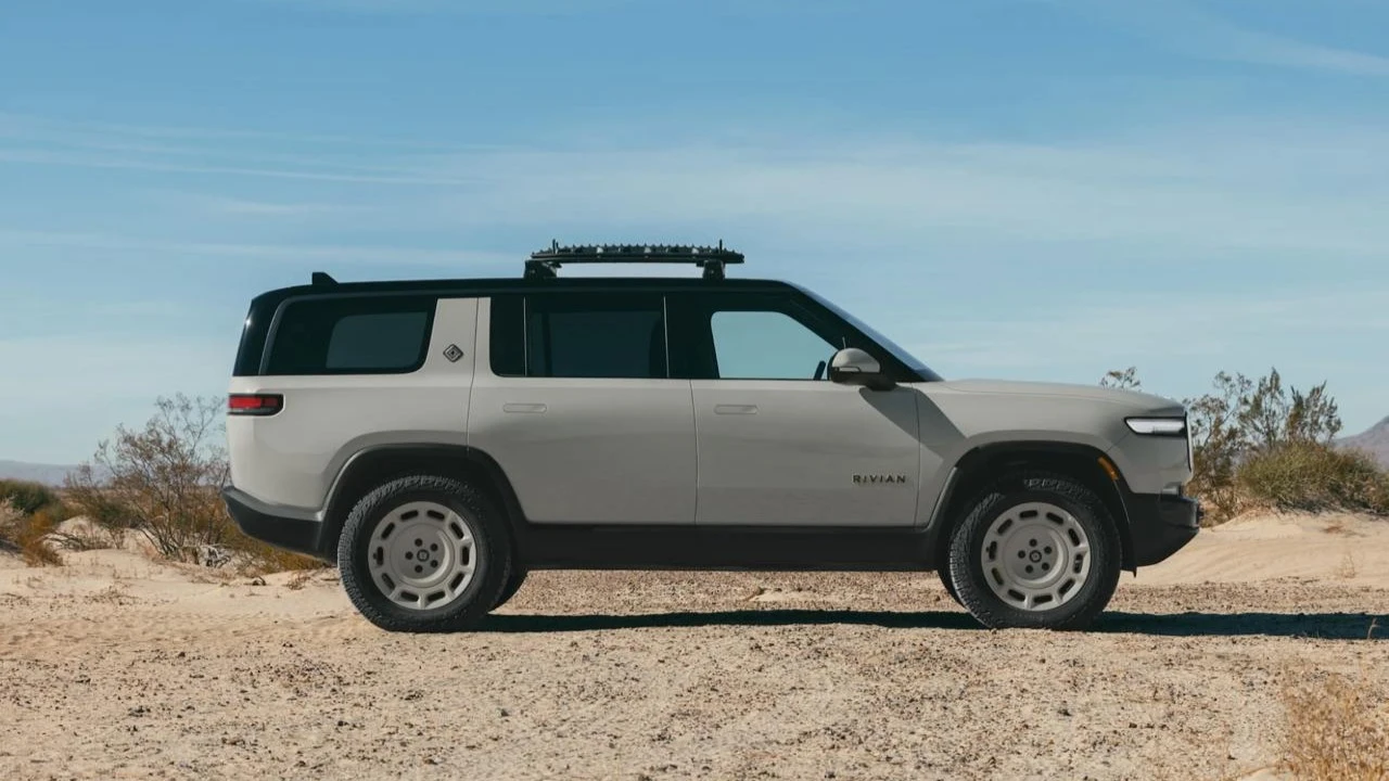 В 2025 году Rivian ожидает поставить меньше электромобилей, чем в 2024 году/ Фото: rivian.com
