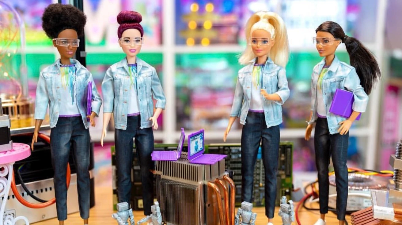 У Mattel есть Барби-робототехники, призванные вдохновлять девочек на карьеру в областях естественных наук, технологий и математики. Фото: melodystreasurebox/Instagram