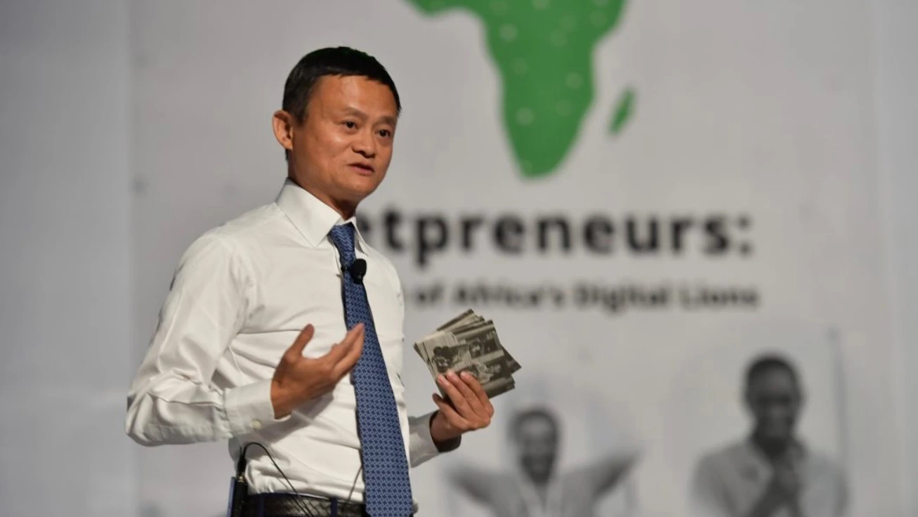 Джек Ма в 2020 году попал в опалу и исчез из публичного поля. Но после его появления на встрече с председателем КНР Си Цзиньпином есть основания считать, что он реабилитировался. Фото: x/Jack Ma Foundation