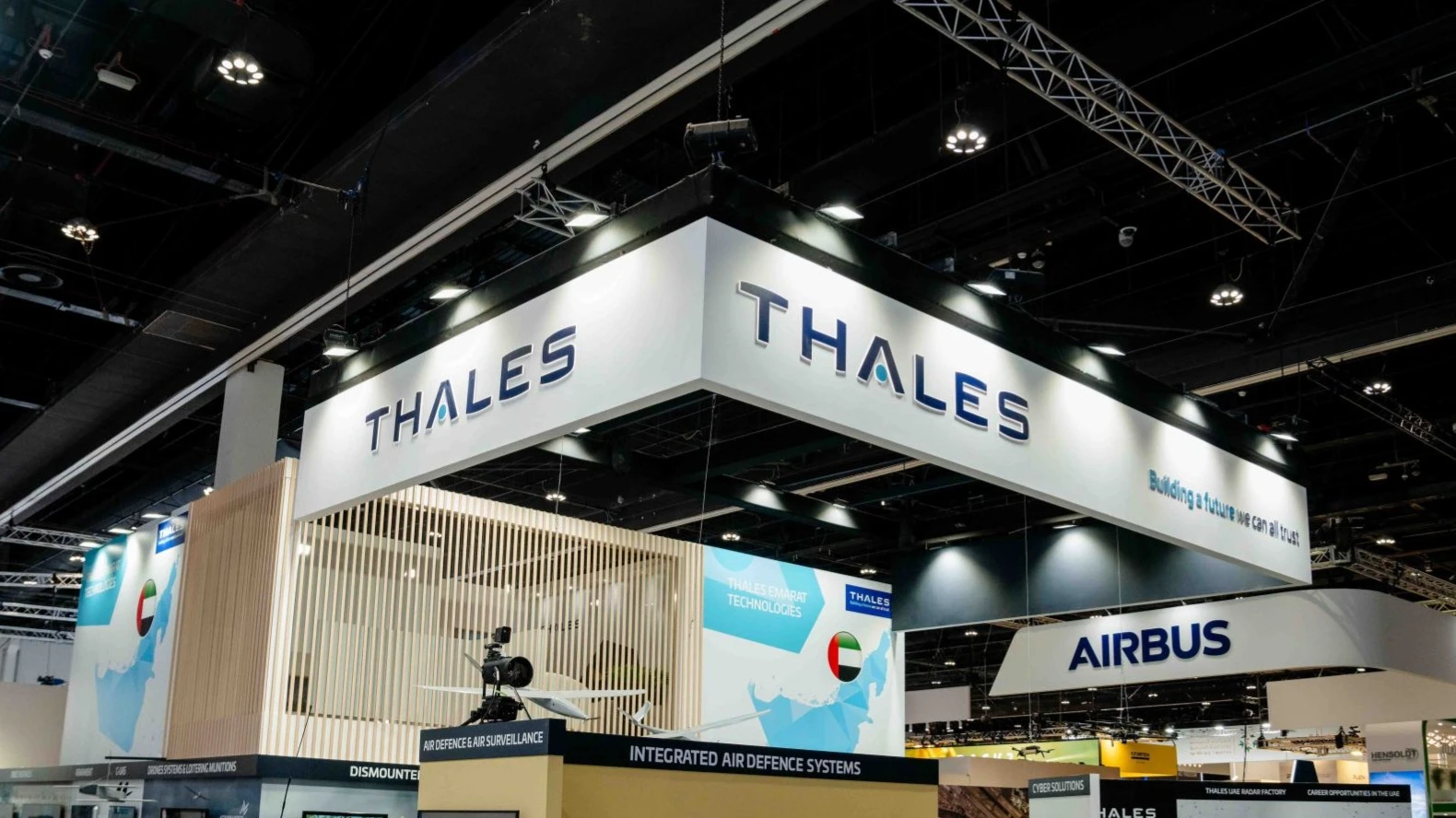 Barrons назвал французскую оборонную компанию Thales сибмиозом Palantir и лучшего от Lockheed Martin / Фото: linkedin.com/thales