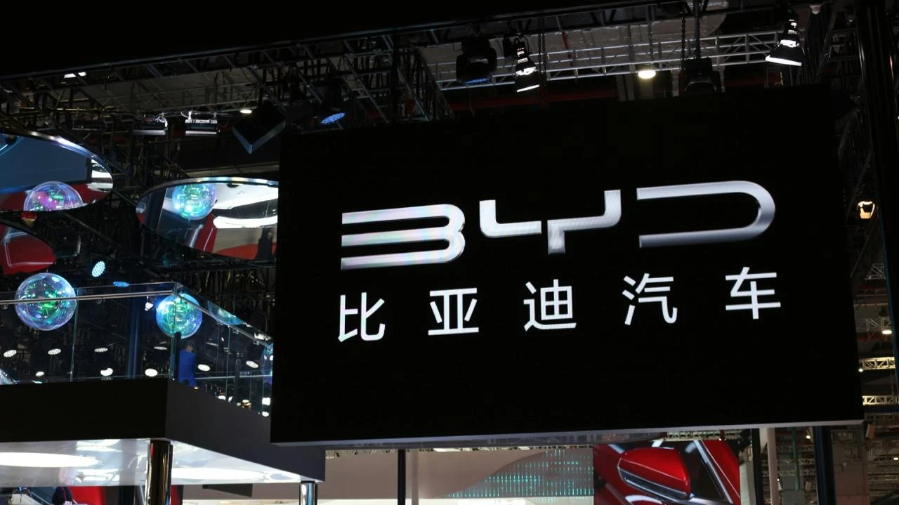 BYD, вероятно, обгонит Tesla по выручке за 2024 год, которая впервые в истории может превысить $100 млрд / Фото: Unsplash/P. L.