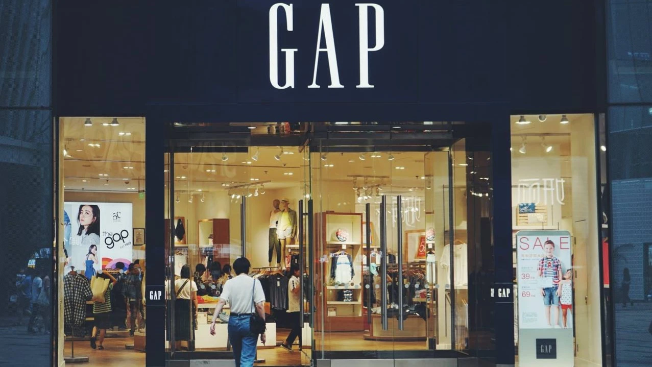 Продажи бренда Gap выросли в четвертом квартале на 7% / Фото: Unsplash/lan deng