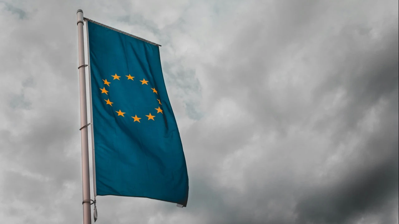 Стратегия Дональда Трампа «Америка прежде всего» может привести к новому долговому кризису в Европе. Sara Kurfeß/Unsplash