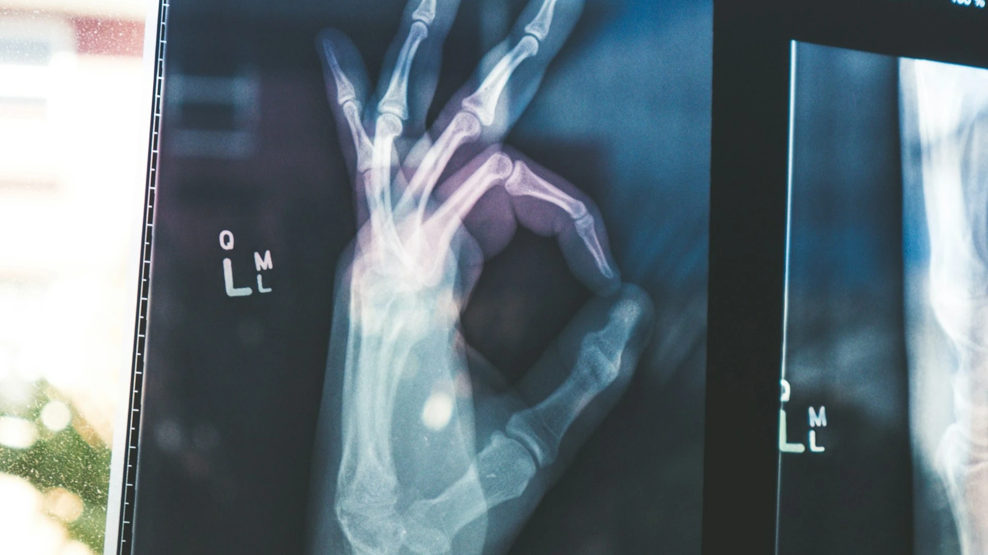 Акции компаний в сфере здравоохранения сейчас особенно привлекательны, утверждает Barrons/ Фото: Unsplash/Owen Beard