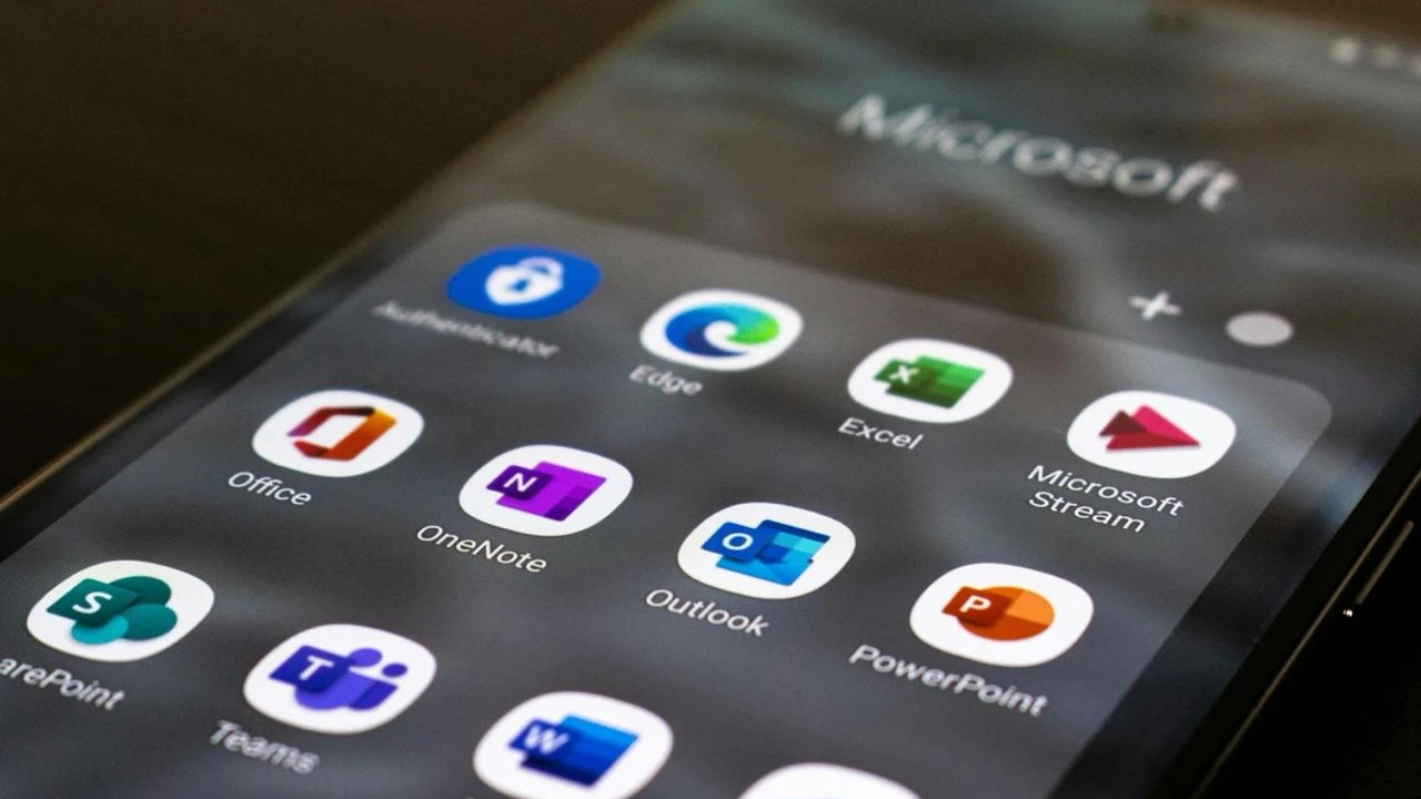 Microsoft сталкивается с меньшими рисками для прибыли по сравнению с другими мегакорпорациями, считают в D.A. Davidson/ Фото: Unsplash/Ed Hardie