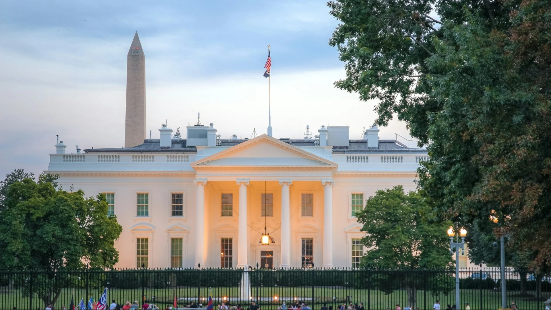 Белый дом и Федрезерв удержат Уолл-стрит от скатывания в затяжной нисходящий тренд, считает BofA/ Фото: Unsplash/Ana Lanza