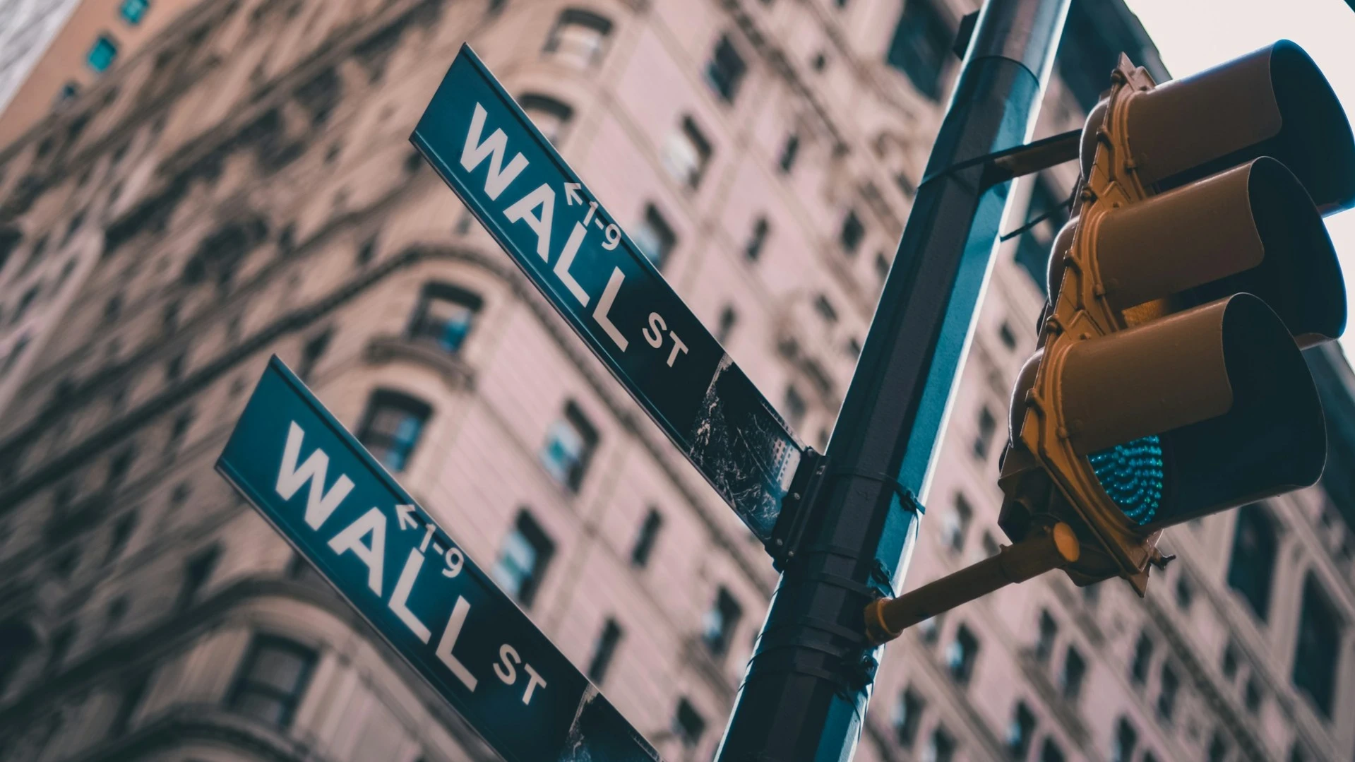 Deutsche Bank допустил падение S&P 500 почти на 8% в ближайшее время, но по итогам года все равно рассчитывает на рост индекса / Фото: Unsplash/Lo Lo