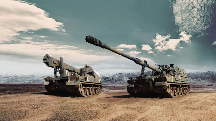 Самоходная гаубица K9 (справа) и машина снабжения боеприпасами K10 (слева) Hanwha Aerospace, которые поставляются в Европу / Фото: Hanwha Aerospace