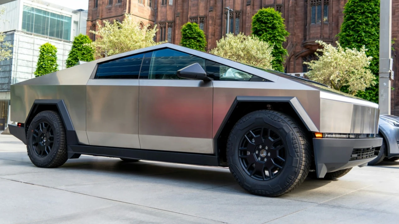 За 15 месяцев продаж Tesla отзывала Cybertruck уже шесть раз для устранения дефектов / Фото: Unsplash / Mylo Kaye