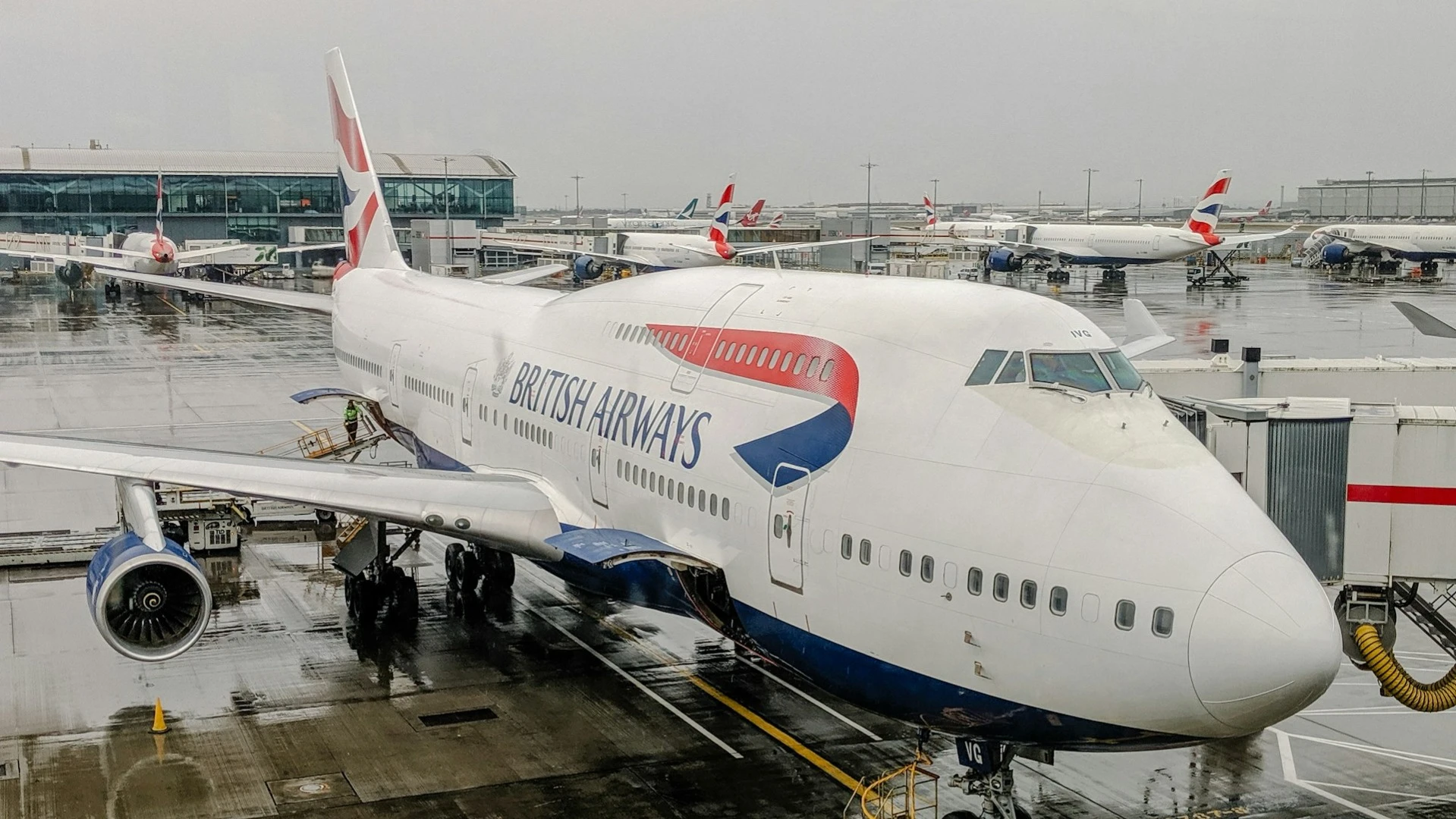 У British Airways было запланировано почти 700 прилетов в Хитроу и вылетов из него 21 марта / Фото: Unsplash/Tomek Baginski