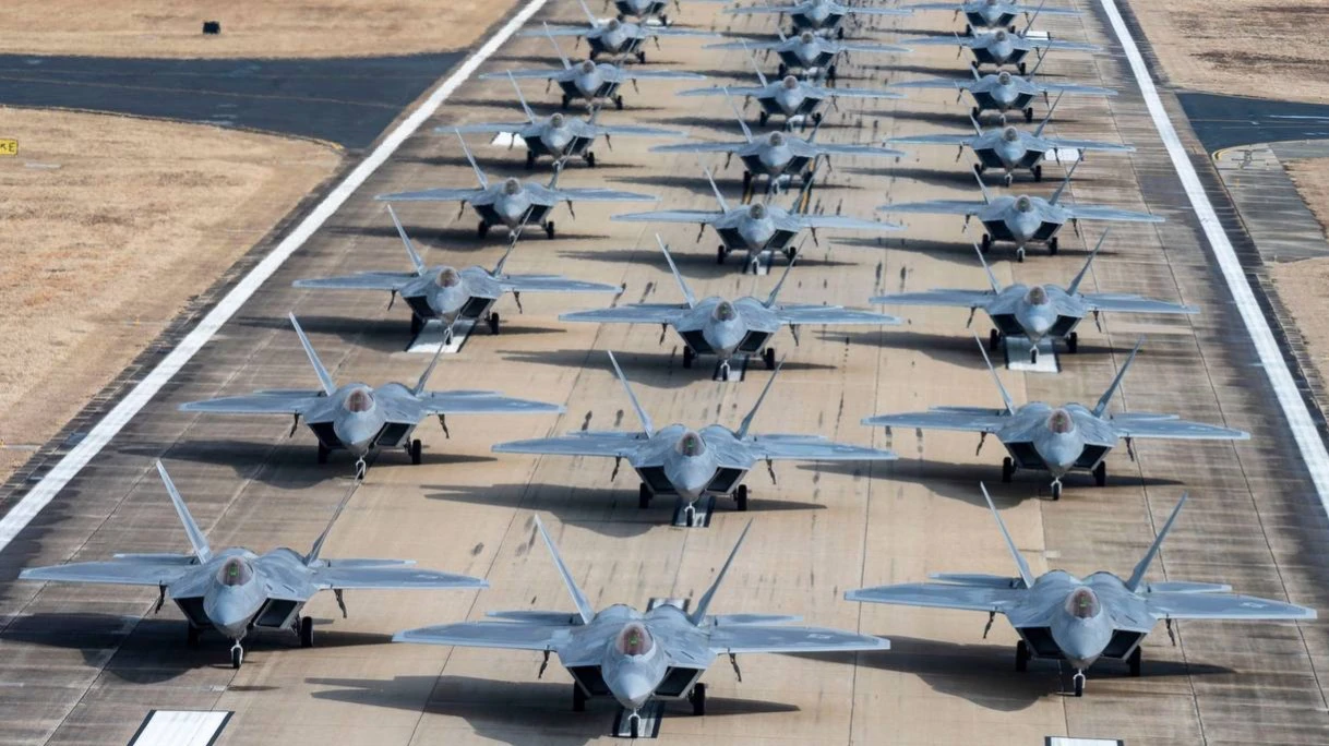 Boeing будет производить новый истребитель, который заменит F-22 Raptor от Lockheed Martin, которых у ВВС США сейчас около 190 штук / Фото: X / Lockheed Martin