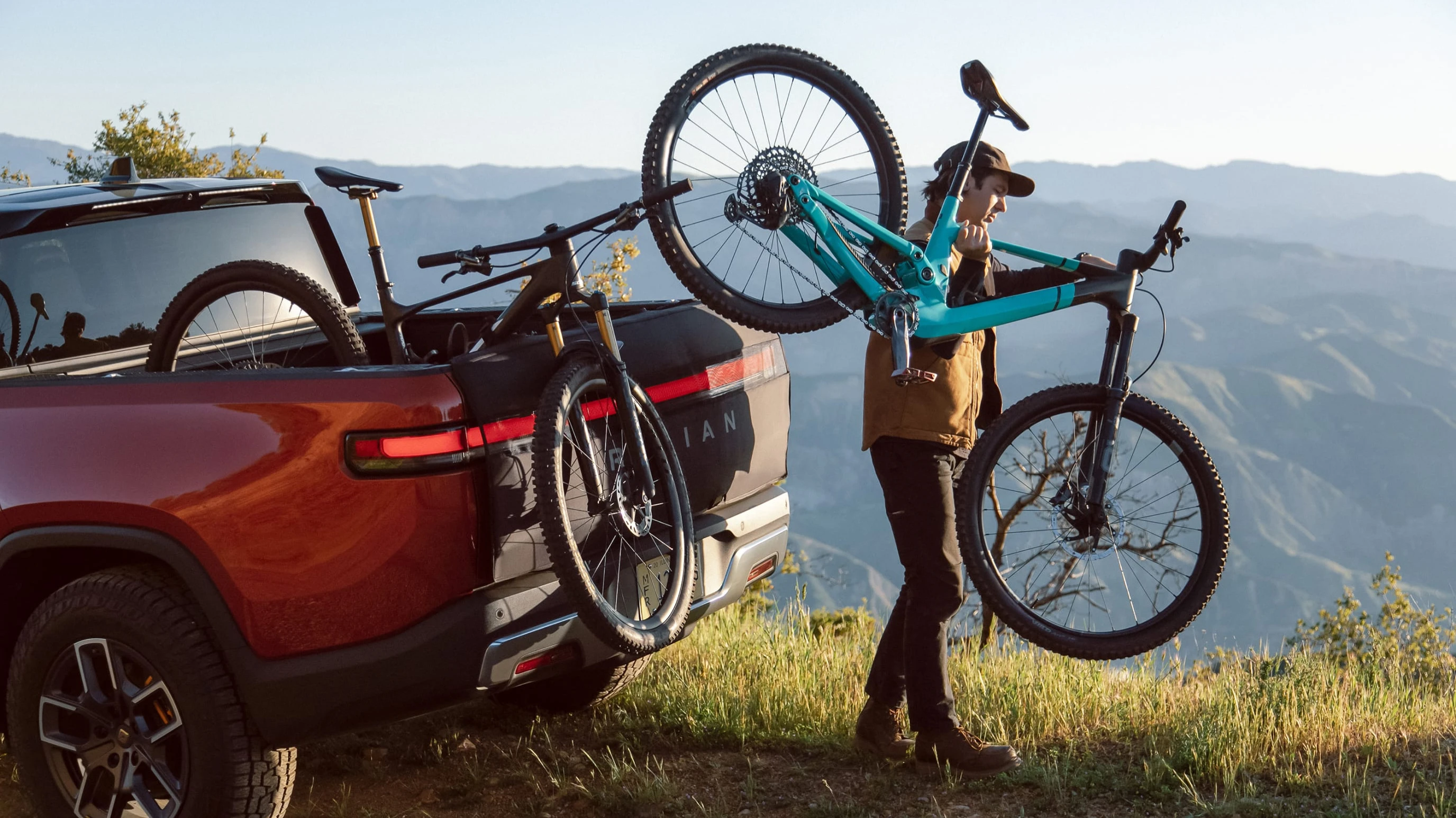 С начала 2023 года было известно, что Rivian разрабатывает электровелосипед и получил патенты на отдельные его компоненты и дизайн, но все держалось в секрете / Фото: Ruvian