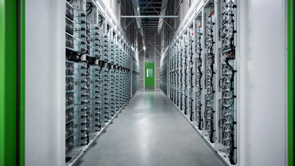 Microsoft потратит около $80 млрд на строительство дата-центров для ИИ в текущем финансовом году / Фото: Microsoft